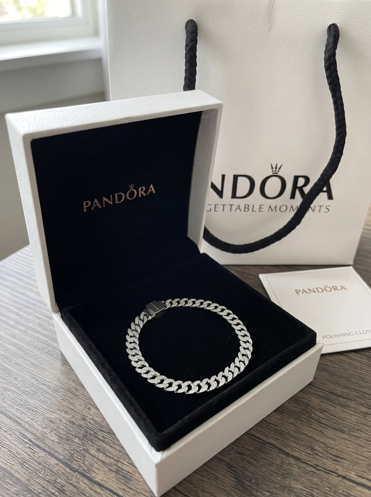 Pavé Cuban Link - Bracelet_inside_jewelry_box_2K_20261023191414.webp