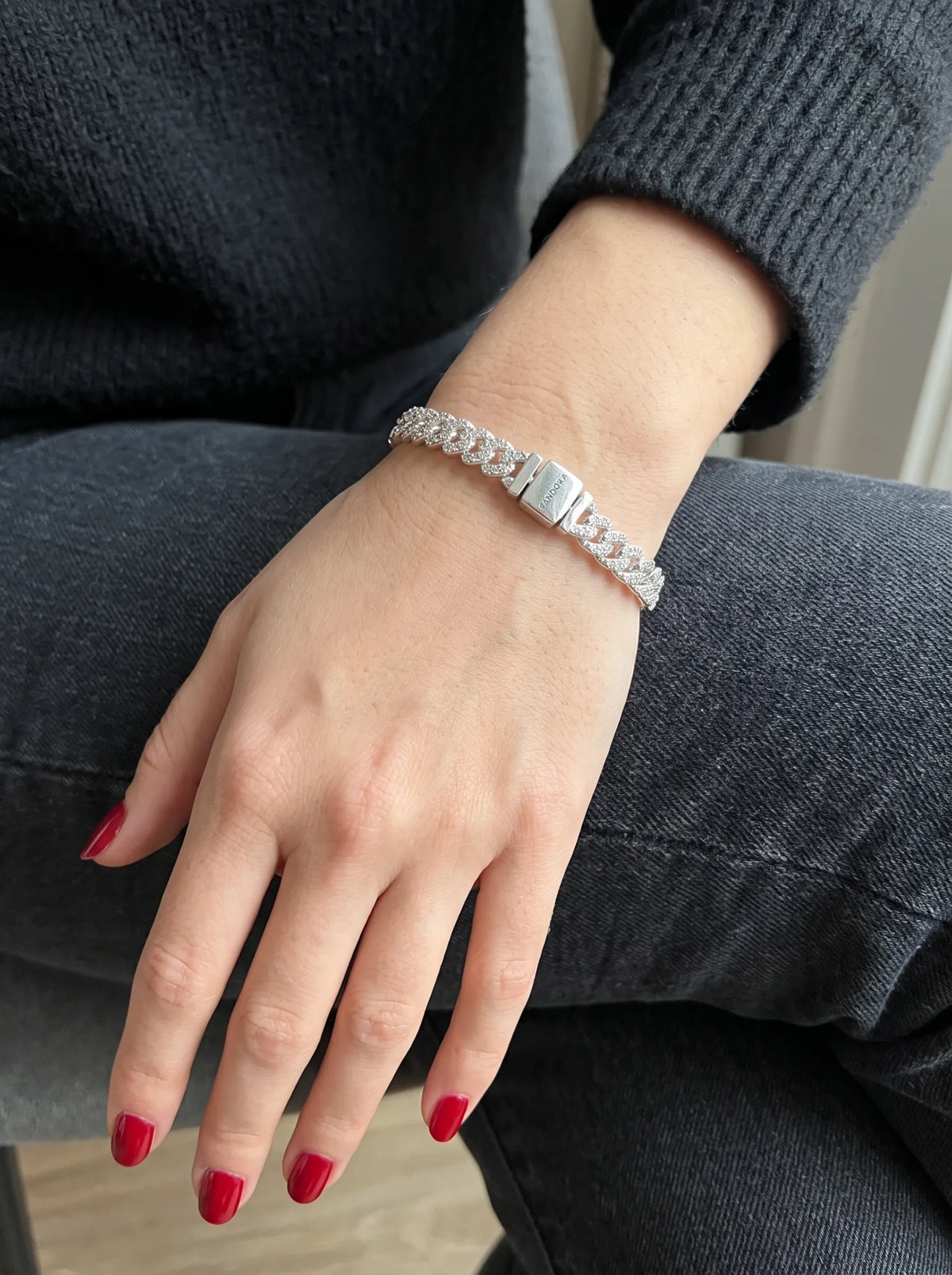 Pavé Cuban Link - Bracelet_replication_on_woman_wrist_2K_20261023190620.webp