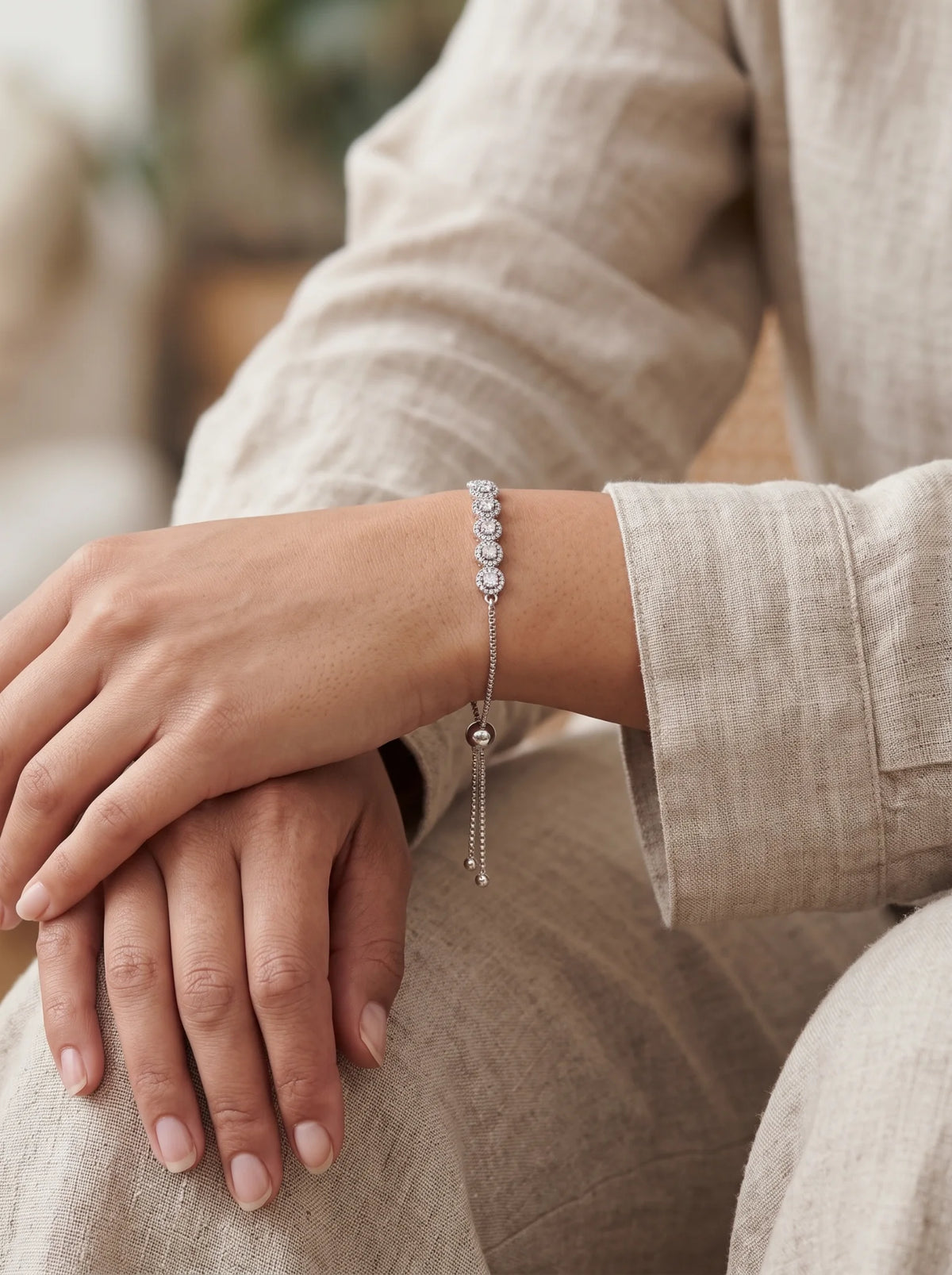 Round Sparkle Slider 925 Sterling Silver Bracelet - Change_hand_to_hand_girl_2K_20261021184206.webp