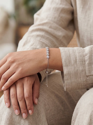 Round Sparkle Slider 925 Sterling Silver Bracelet - Change_hand_to_hand_girl_2K_20261021184206.webp