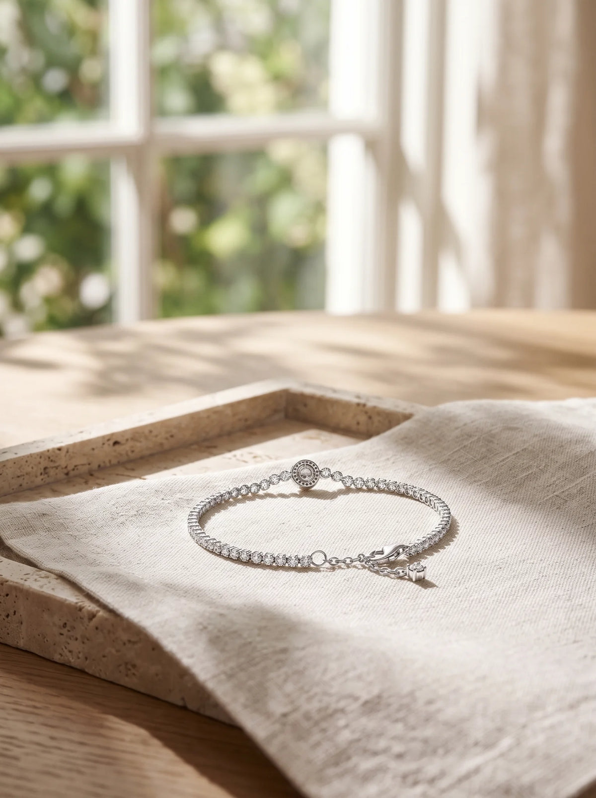Pandora Sparkling Halo Tennis Bracelet - Modifying_background_and_lighting_2K_20261021170913.webp