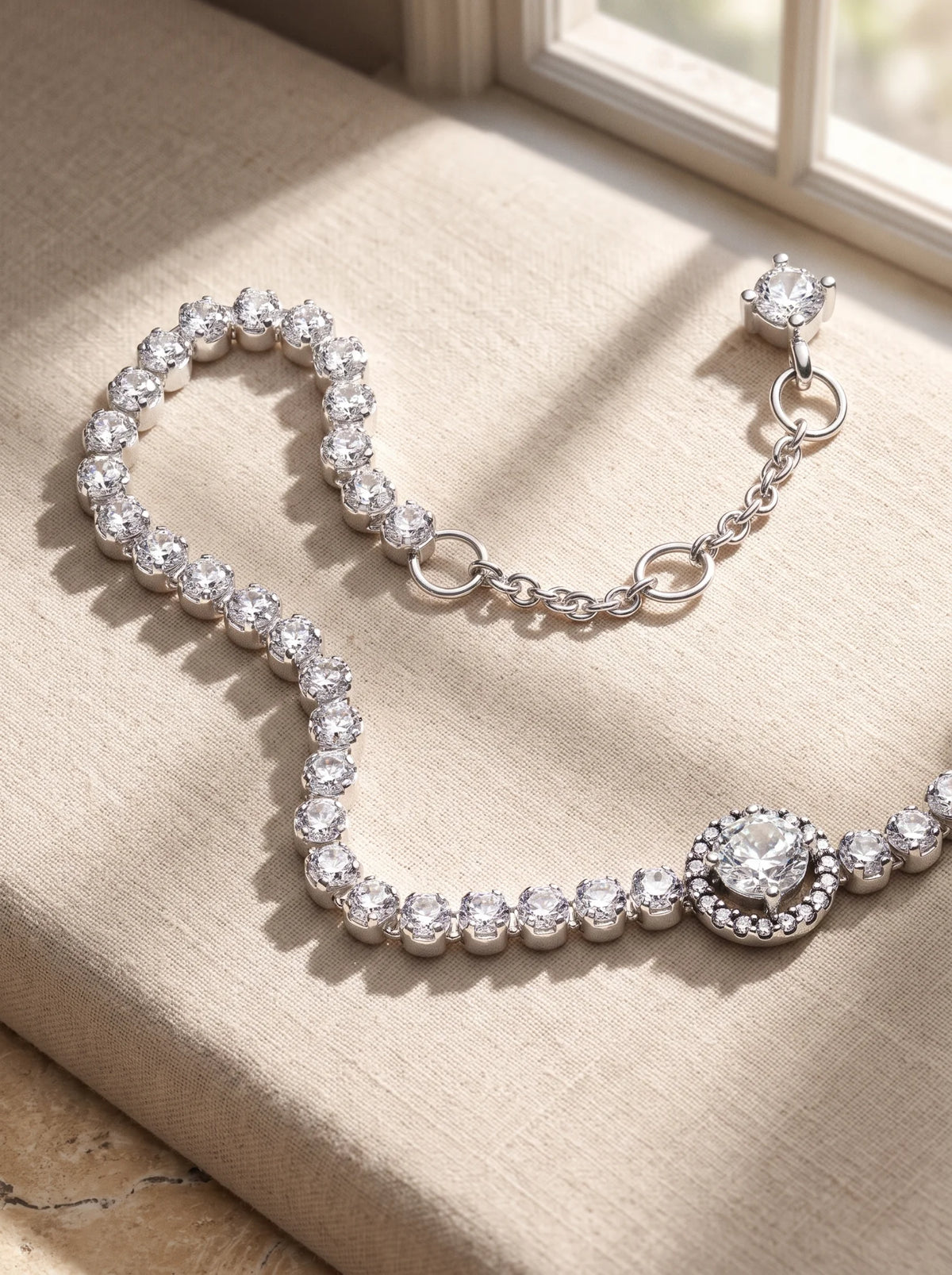 Pandora Sparkling Halo Tennis Bracelet - Modifying_image_background_and_l…_2K_20261021170920.webp