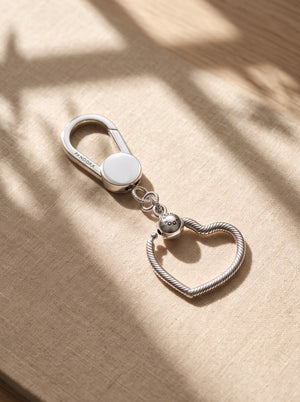 Pandora Moments Small Heart Bag Charm Holder - Modifying_image_background_and_l…_2K_20261021182207.webp