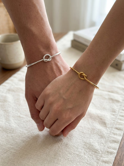 Central love knot Bracelets