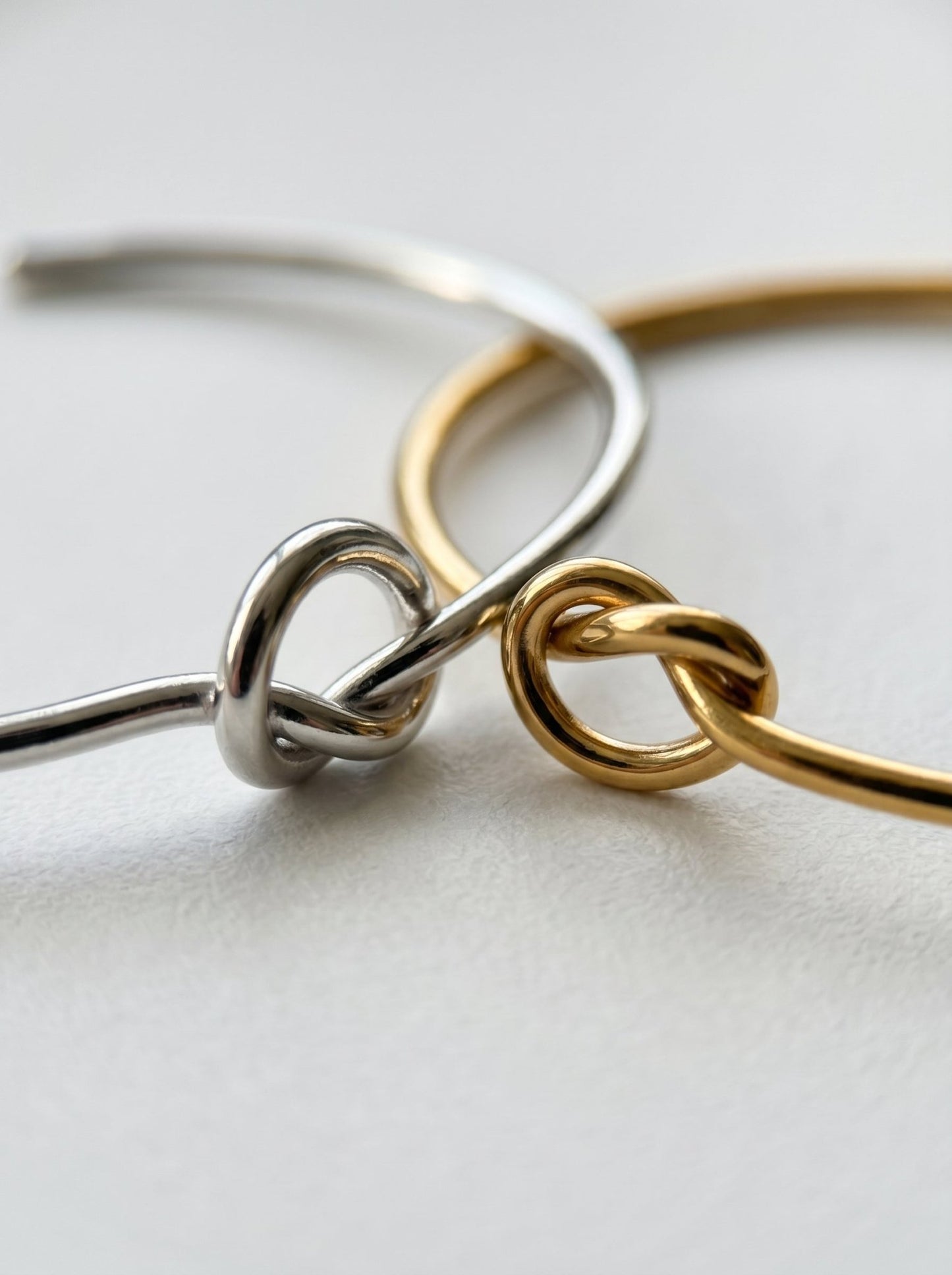 Central love knot Bracelets (Global) - Naggat Silver