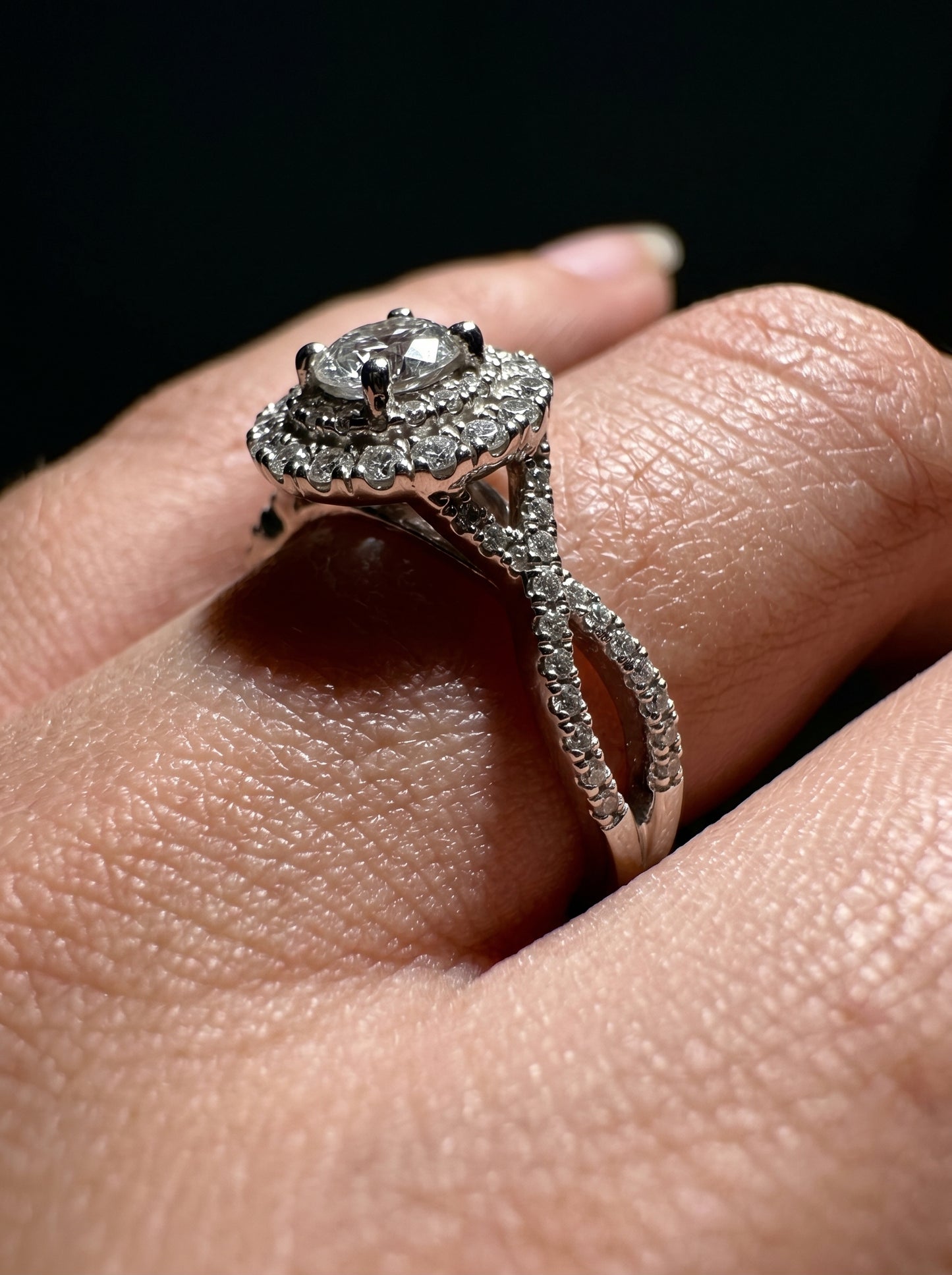 Round Diamond Prong Set Halo Twist