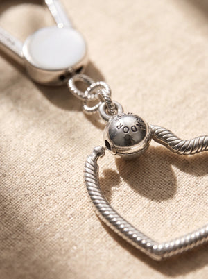 Pandora Moments Small Heart Bag Charm Holder - make_it_macro_2K_20261021182204.webp